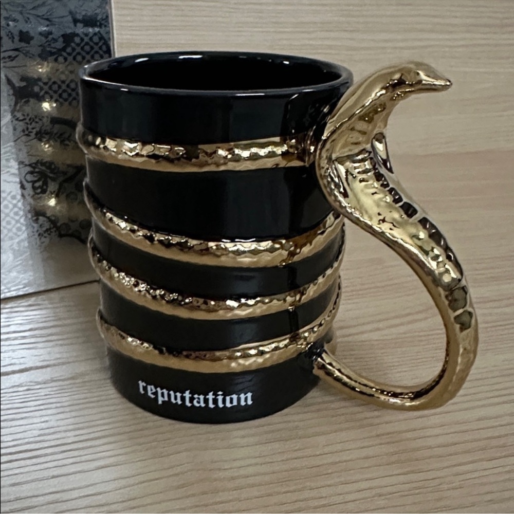 Taylor Swift Reputation Album Snake Mug